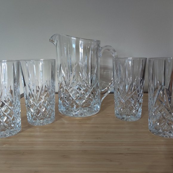 LOVELY CRYSTAL PITCHER AND 4 GLASS SET